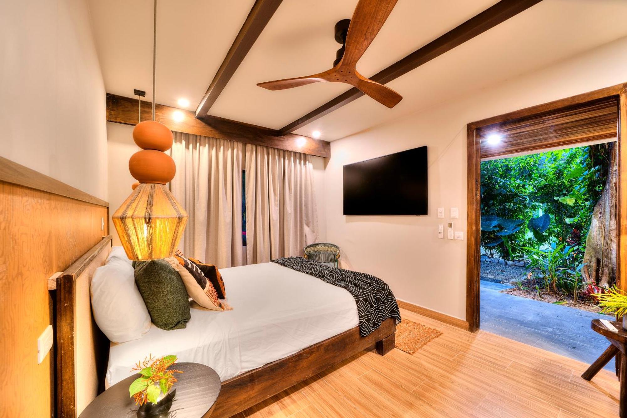 Conga Boutique Hotel Puerto Viejo de Talamanca Bagian luar foto